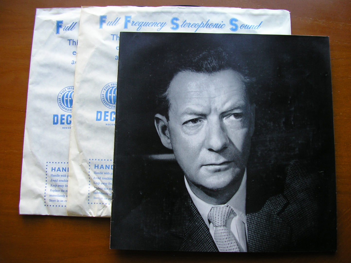 BRITTEN:  WAR REQUIEM      SOLOISTS / MELOS ENSEMBLE / LONDON SYMPHONY / BRITTEN     2LP     SET 252/3