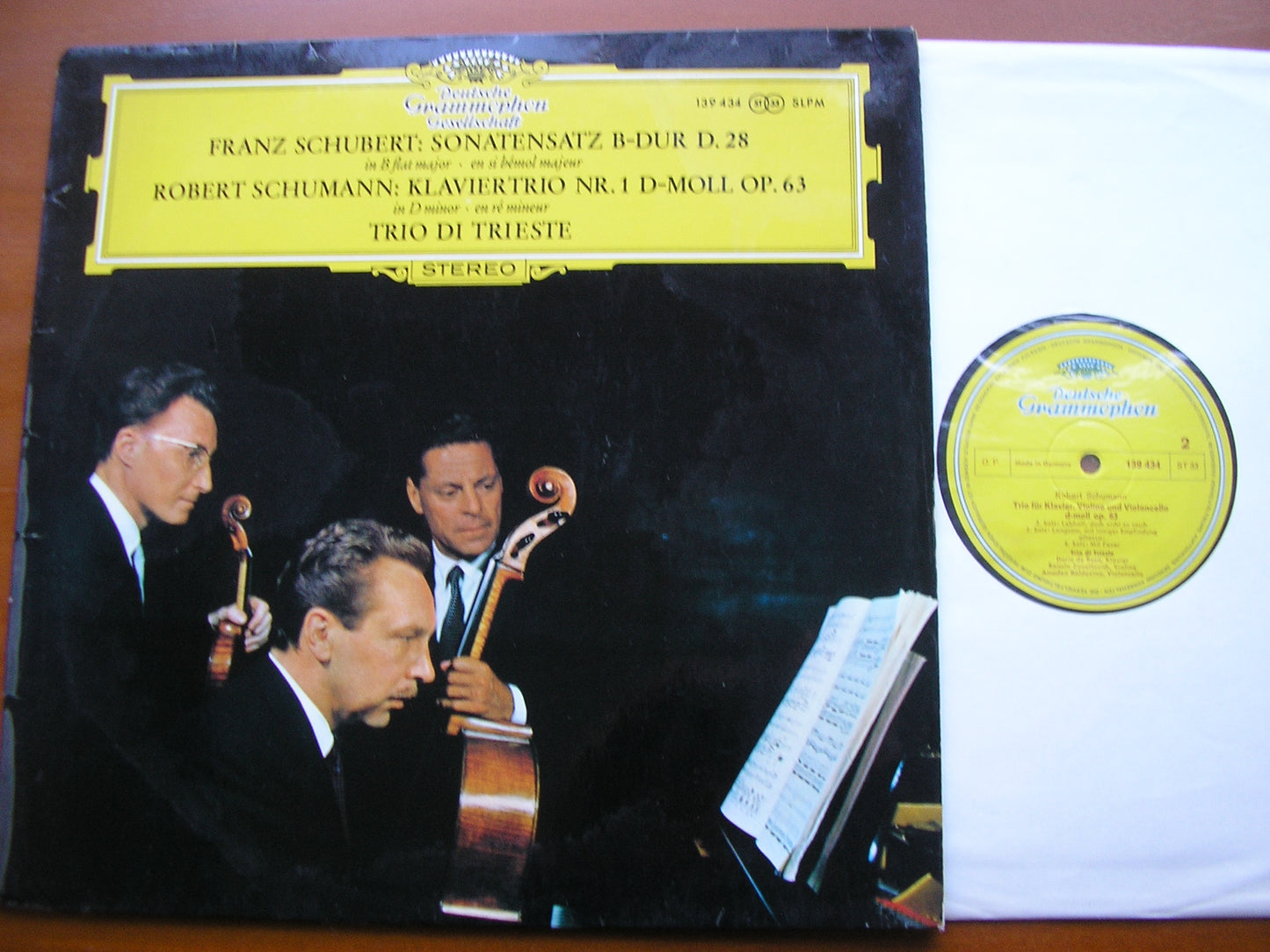 SCHUBERT: SONATA MOVEMENT  D28  / SCHUMANN: PIANO TRIO No. 1  Op. 63      TRIO DI TRIESTE      139 434