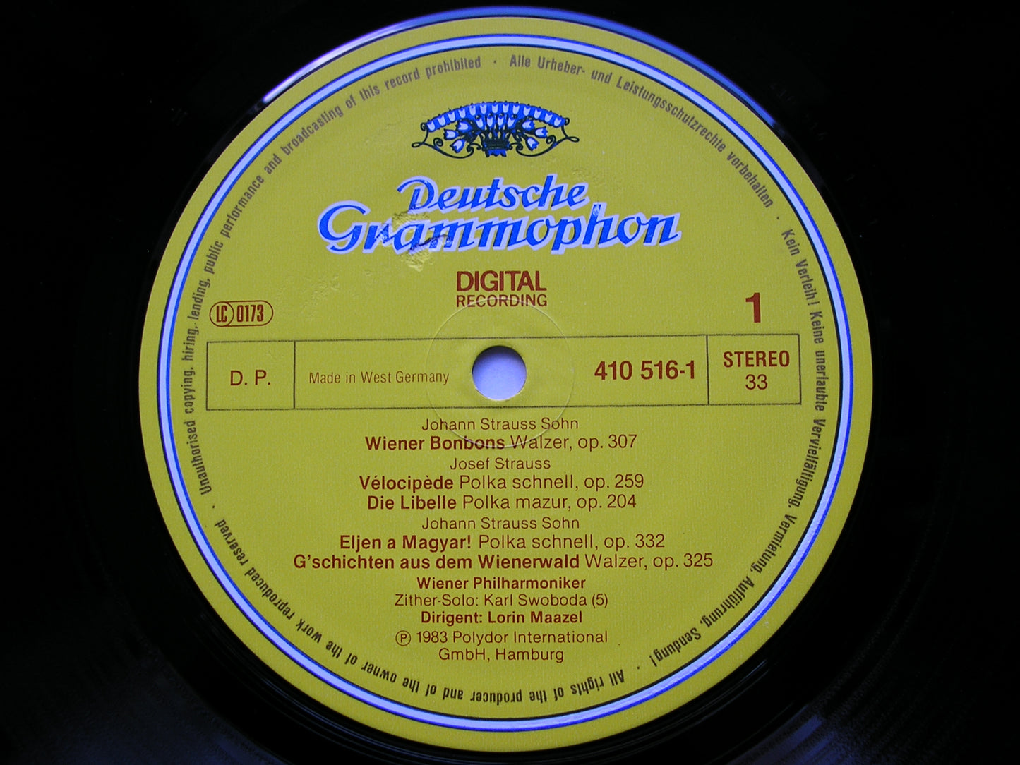 VIENNSE BONBONS: Music of JOHANN & JOSEF STRAUSS       MAAZEL / VIENNA PHILHARMONIC     410 516
