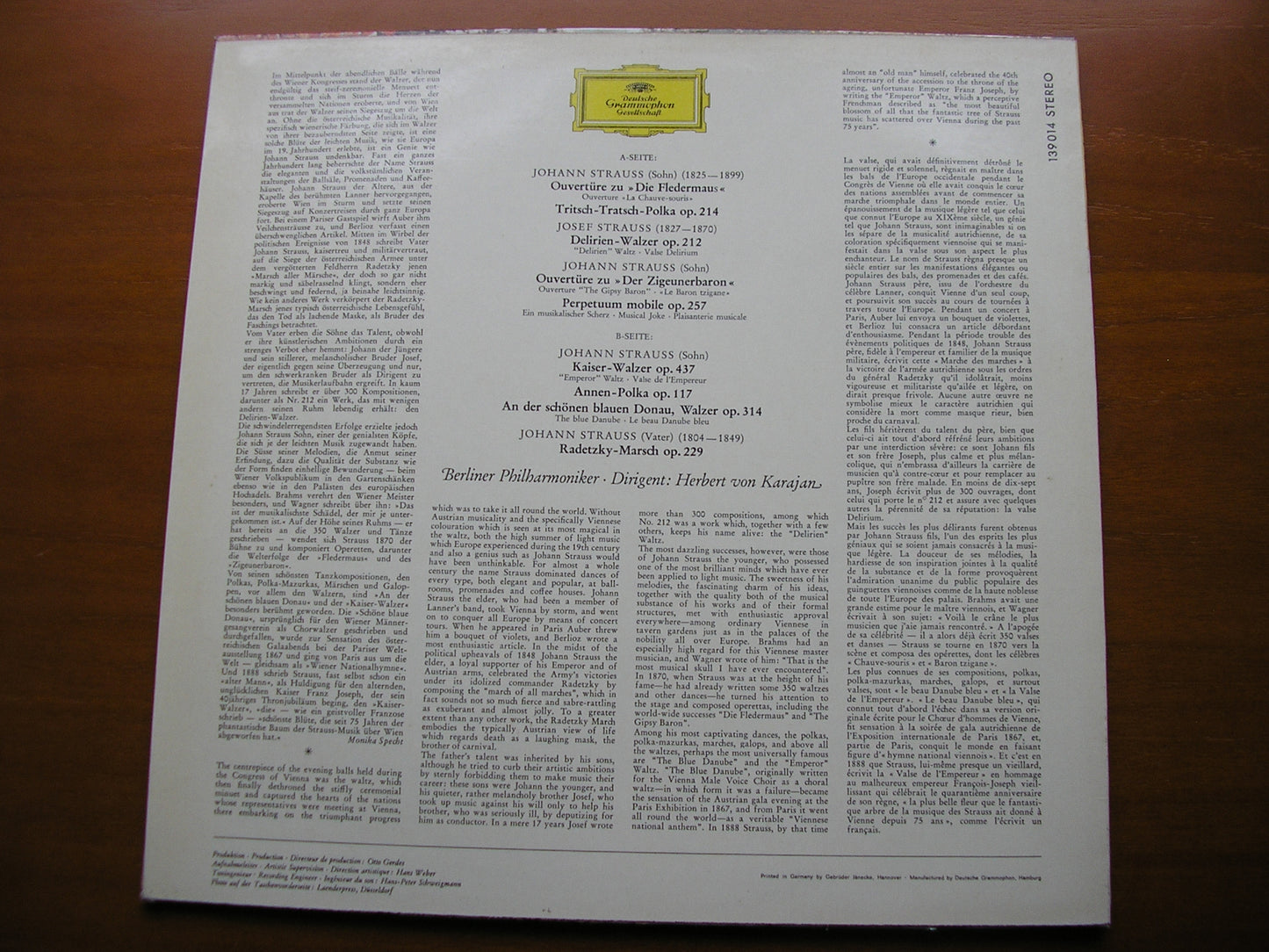 KARAJAN IN VIENNA: MUSIC OF THE STRAUSS FAMILY       KARAJAN / BERLIN PHILHARMONIC     139 014