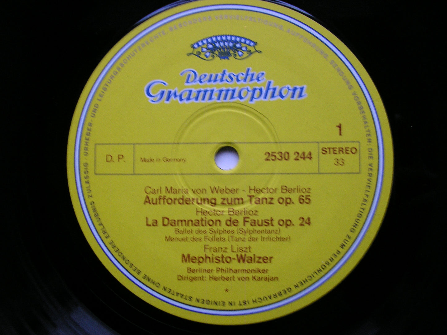 INVITATION TO THE DANCE: WEBER / SMETANA / BERLIOZ / LISZT / DVORAK      KARAJAN / BERLIN PHILHARMONIC     2530 244