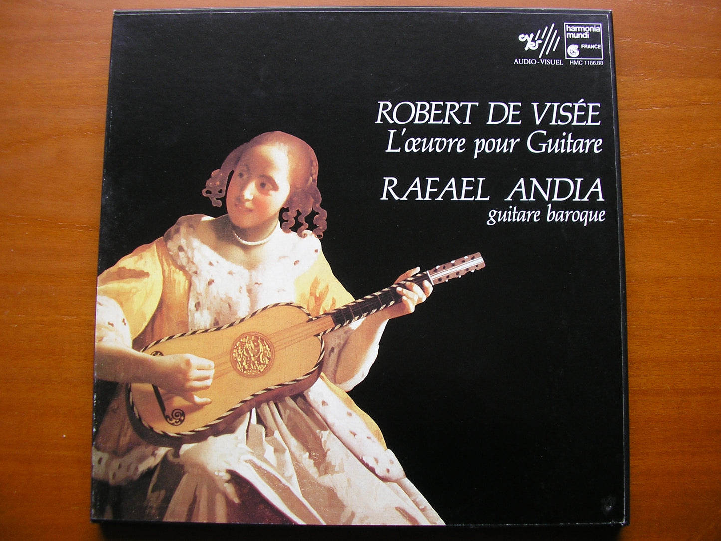 DE VISEE: SUITES OF DANCES 1682 & 1686        RAFAEL ANDIA, baroque guitar      3LP       HMC 1186 - 88