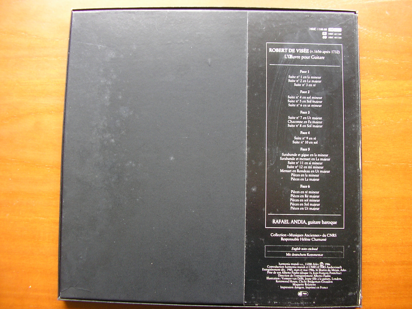 DE VISEE: SUITES OF DANCES 1682 & 1686        RAFAEL ANDIA, baroque guitar      3LP       HMC 1186 - 88
