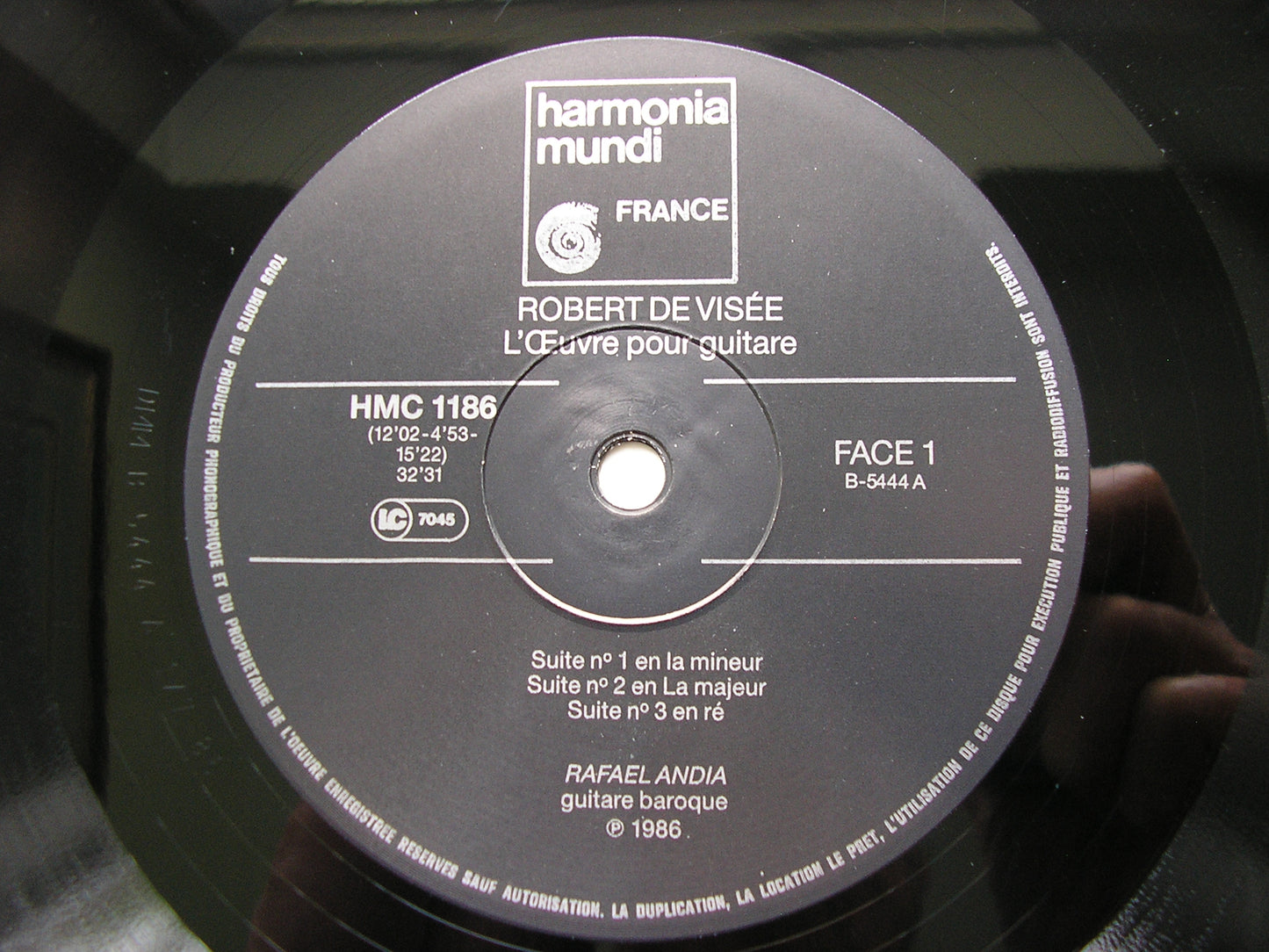 DE VISEE: SUITES OF DANCES 1682 & 1686        RAFAEL ANDIA, baroque guitar      3LP       HMC 1186 - 88