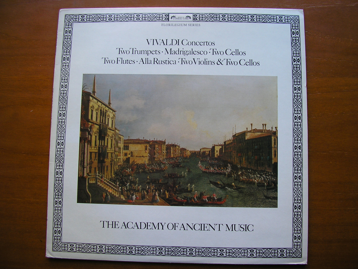 VIVALDI: SIX CONCERTOS      SOLOISTS / ACADEMY OF ANCIENT MUSIC / HOGWOOD    DSLO 544