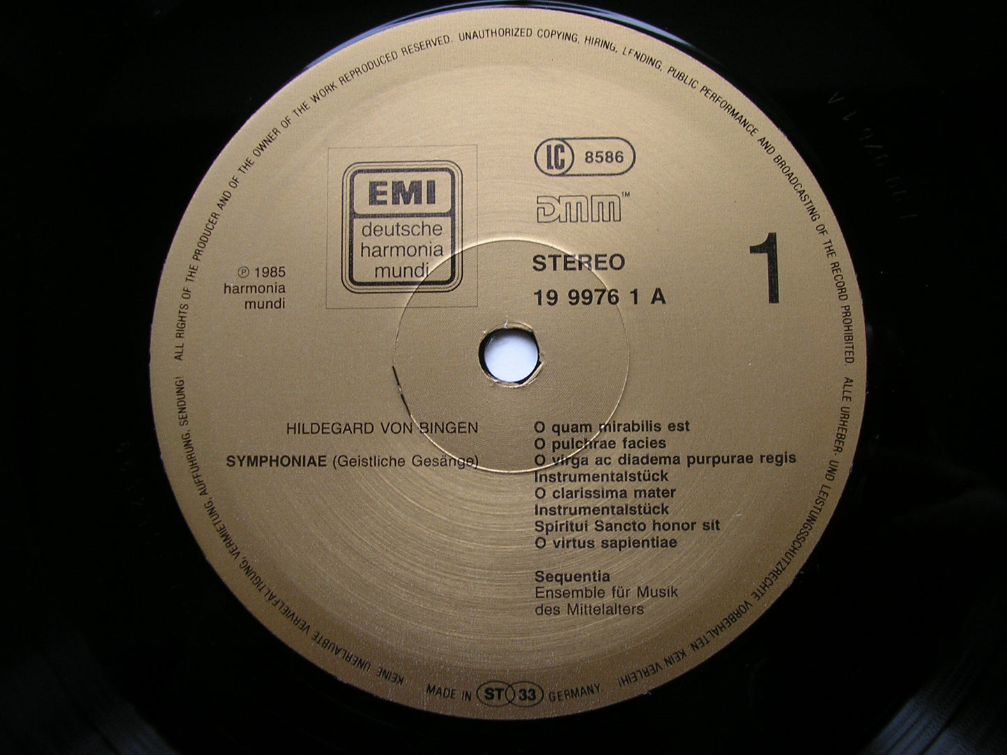 HILDEGARD VON BINGEN: SYMPHONY OF SACRED SONGS     SEQUENTIA      19 9976