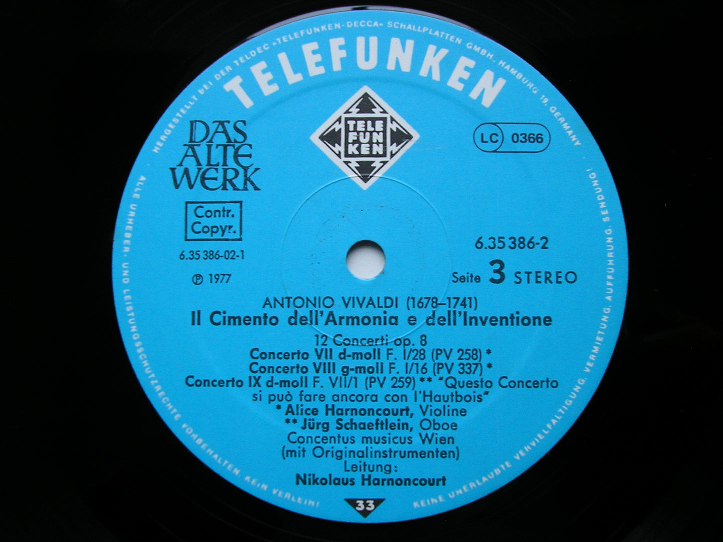 VIVALDI: THE CONTEST BETWEEN HARMONY & INVENTION  Op. 8      HARNONCOURT / CONCENTUS MUSICUS VIENNA     2 LP       6.35386