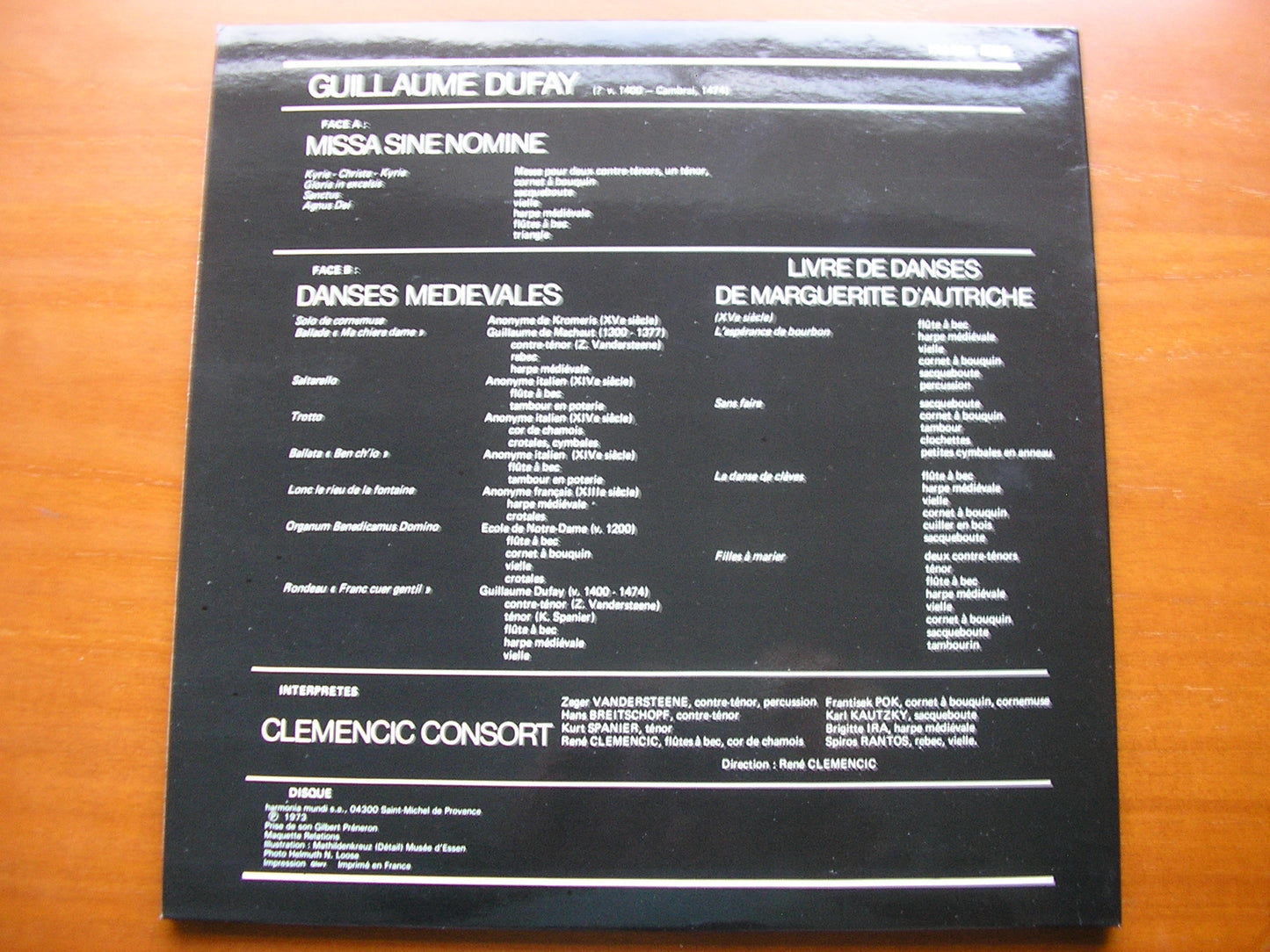 DUFAY: MISSA SINE NOMINE / DANSES MEDIEVALES    CLEMENCIC CONSORT / CLEMENCIC    HM 939