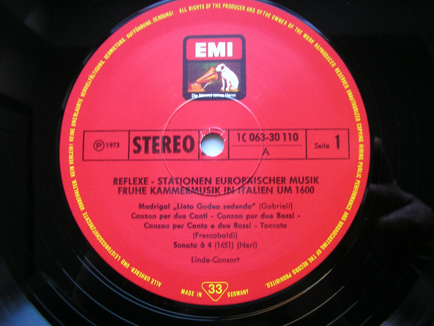 EARLY ITALIAN CHAMBER MUSIC FROM 1600       LINDE CONSORT / HANS MARTIN LINDE     063 30 110