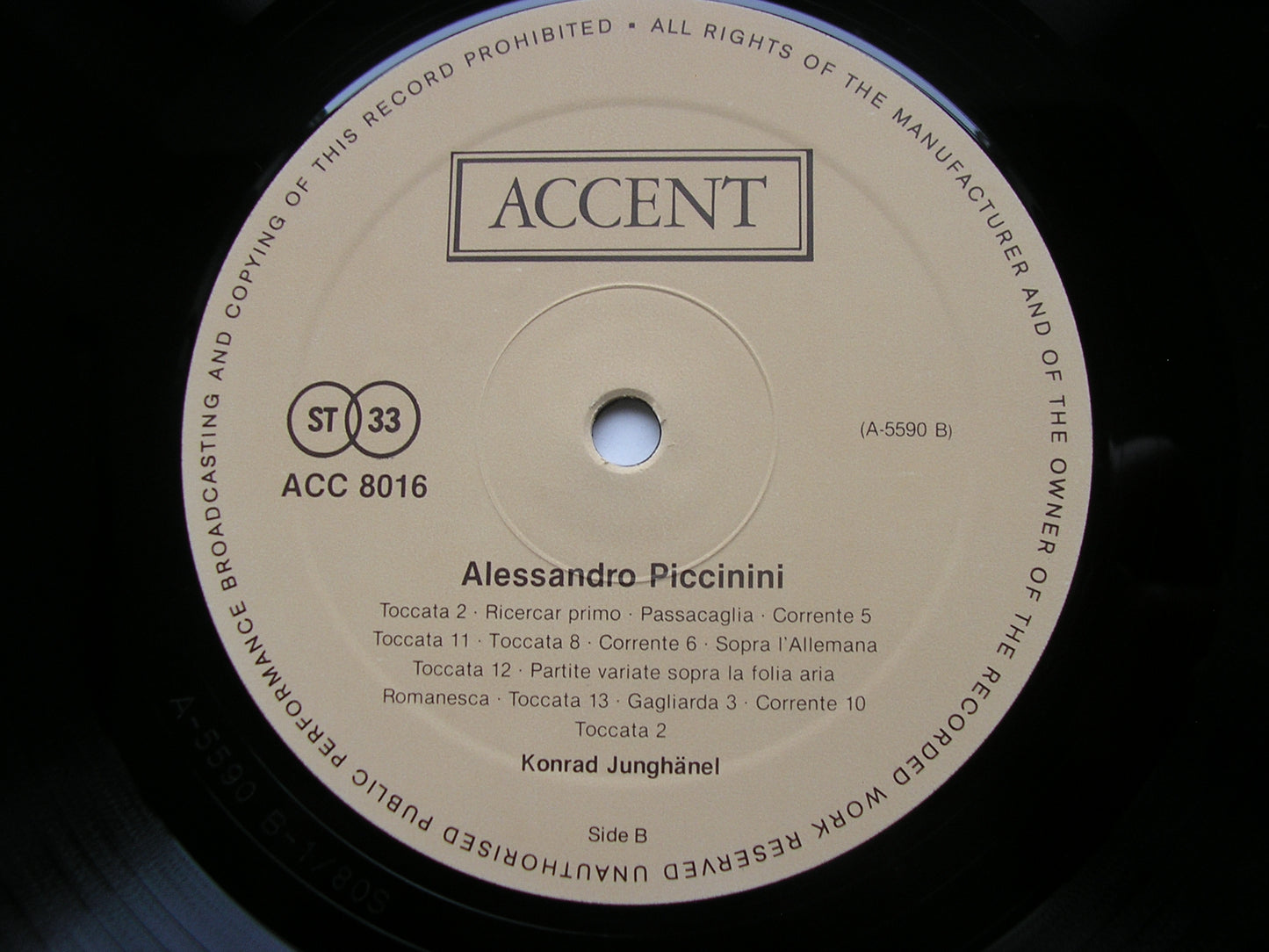 PICCININI & KAPSBERGER: LUTE MUSIC 1604 - 1639    KONRAD JUNGHANEL     ACC 8016