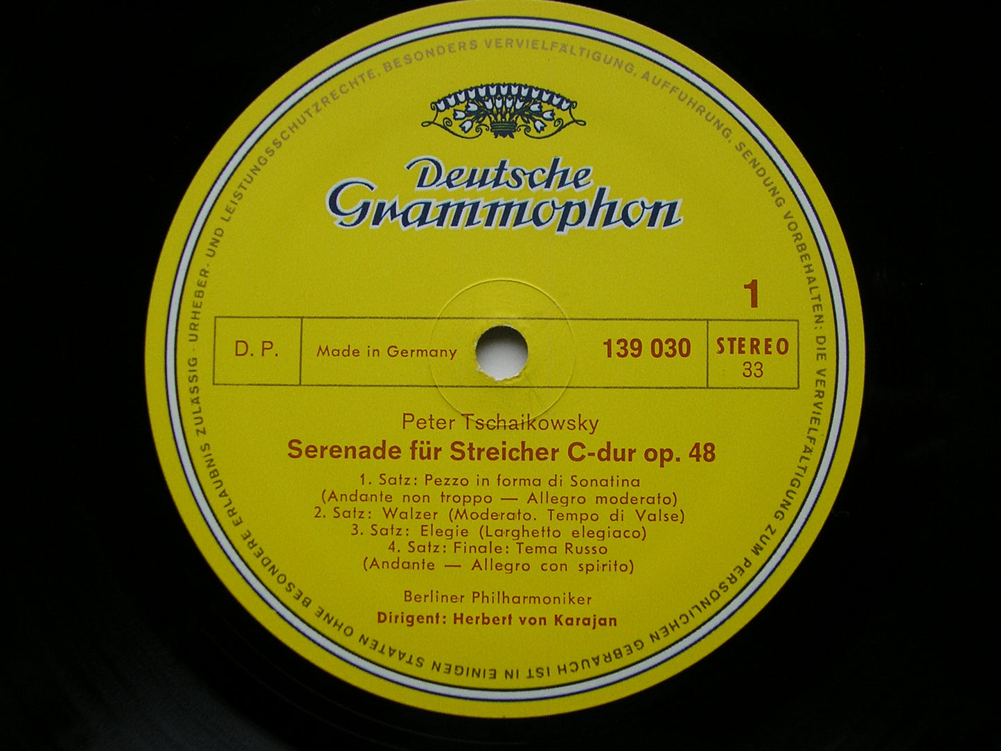 TCHAIKOVSKY: SERENADE FOR STRINGS / NUTCRACKER Suite    KARAJAN /BERLIN PHILHARMONIC    139 030