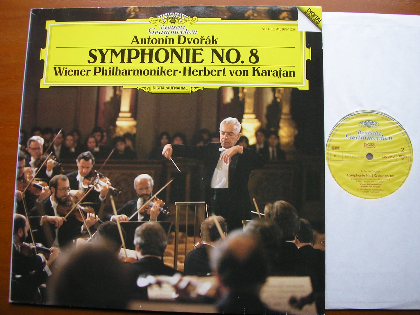 DVORAK: SYMPHONY No. 8    KARAJAN / VIENNA PHILHARMONIC   415 971