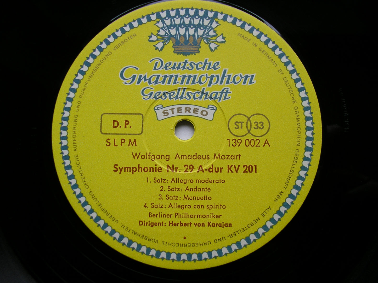 MOZART: SYMPHONIES Nos. 29 & 33    KARAJAN / BERLIN PHILHARMONIC    139 002