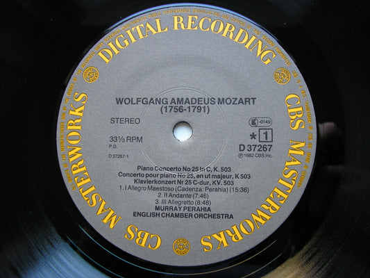 MOZART: PIANO CONCERTOS Nos. 5 & 25    MURRAY PERAHIA / ENGLISH CHAMBER ORCHESTRA    D37267