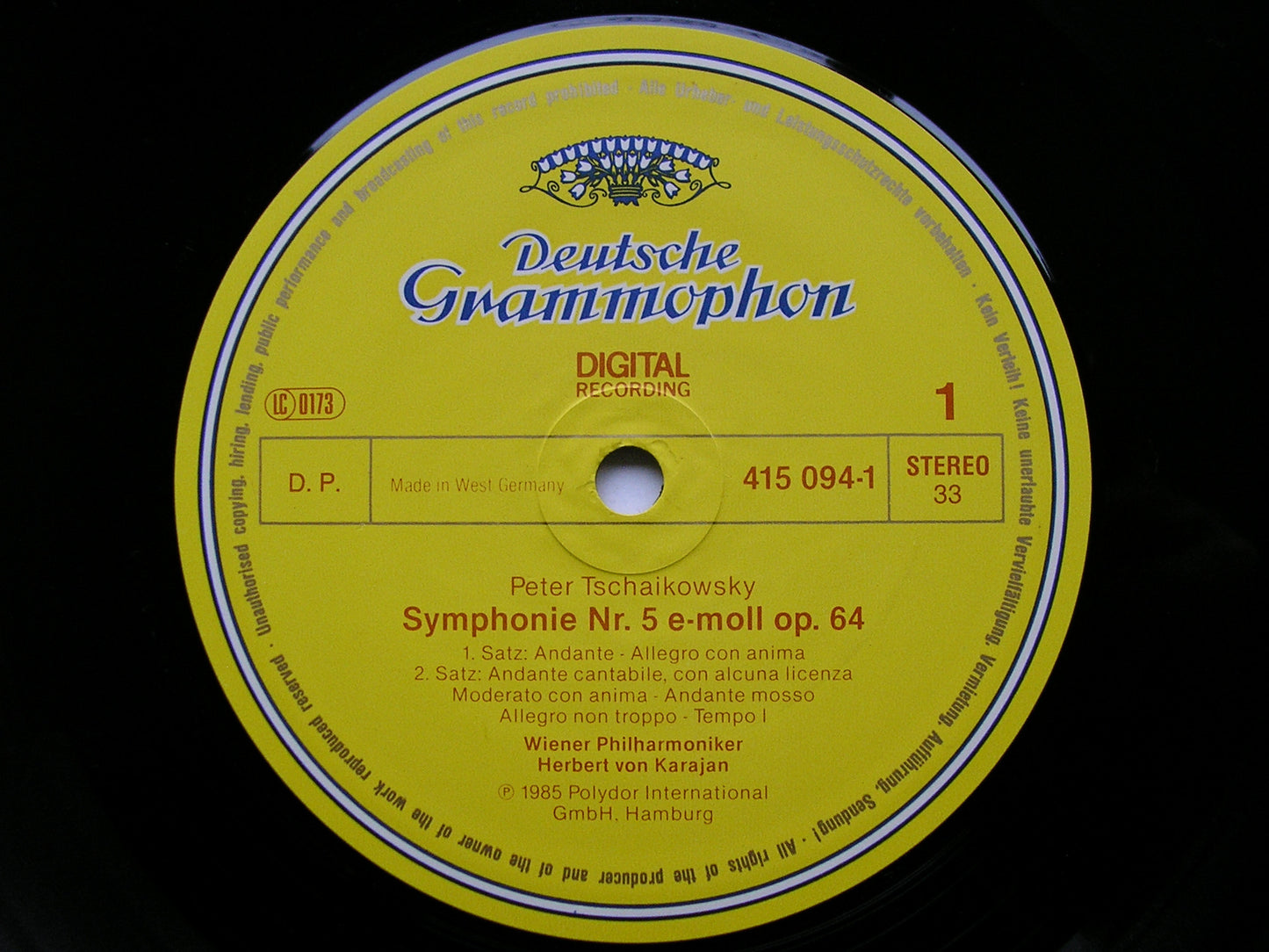 TCHAIKOVSKY: SYMPHONY No. 5  KARAJAN / VIENNA PHILHARMONIC  415 094