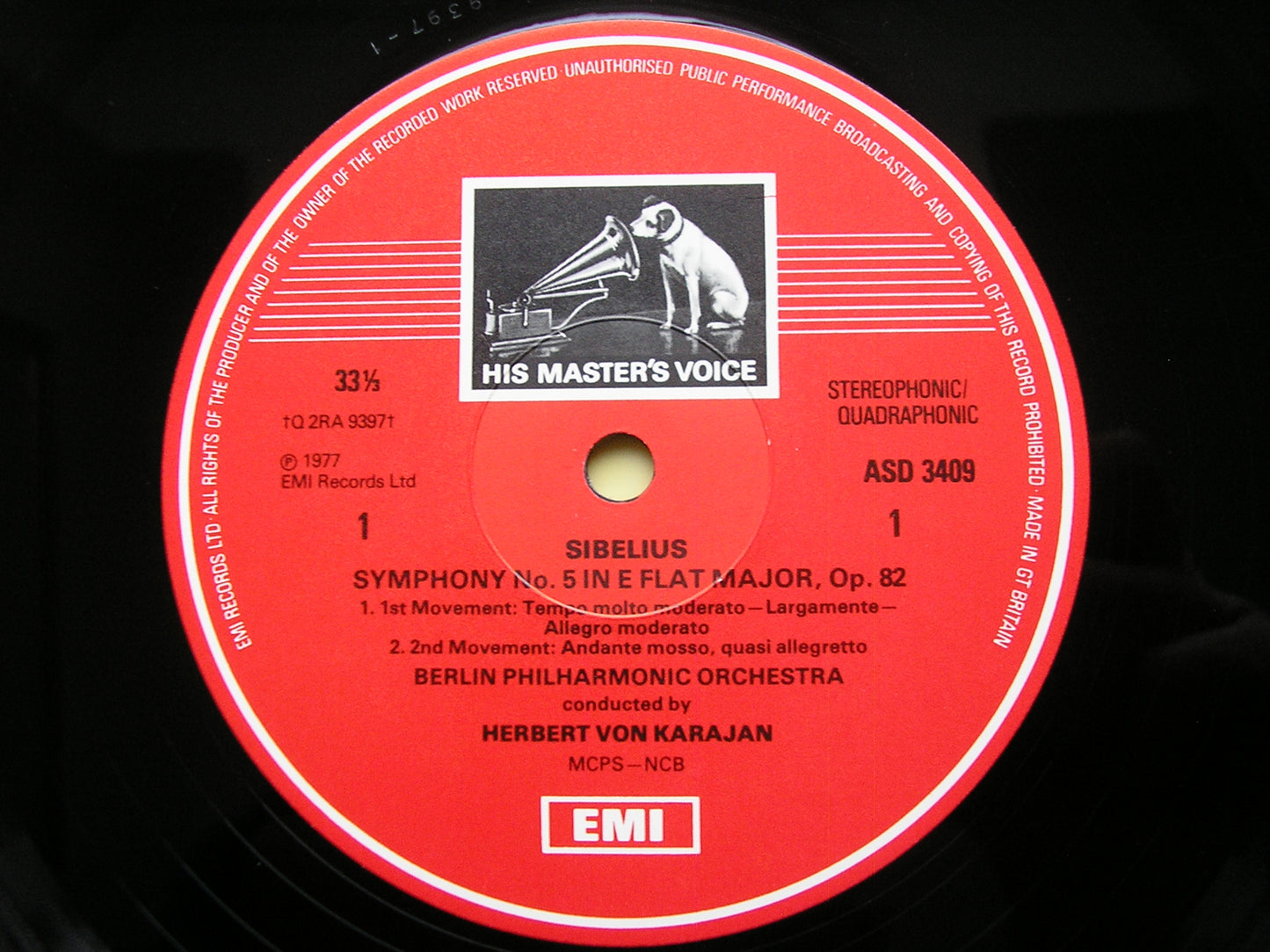 SIBELIUS: SYMPHONY No. 5 / EN SAGA     KARAJAN / BERLIN PHILHARMONIC    ASD 3409
