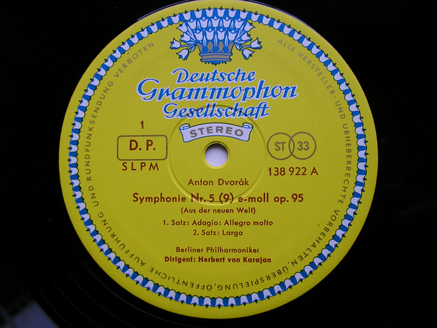 DVORAK: SYMPHONY No. 9 'New World'   KARAJAN / BERLIN PHILHARMONIC   138 922