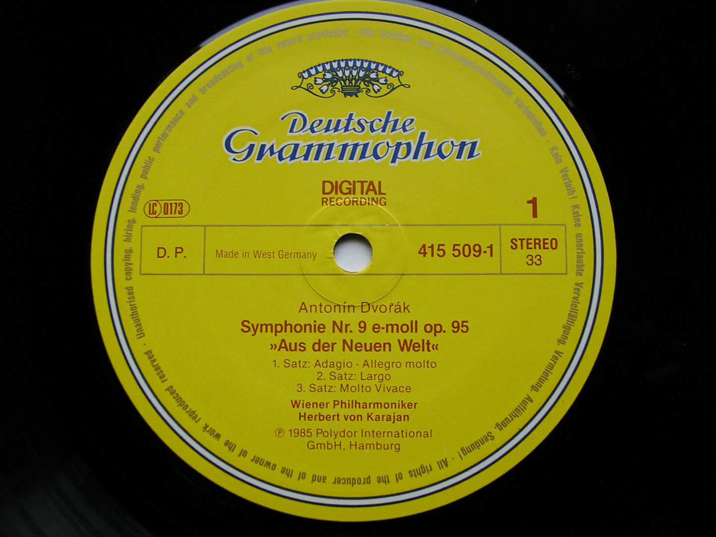 DVORAK: SYMPHONY No. 9 'New World' / SMETANA: The Moldau   KARAJAN / VIENNA PHILHARMONIC   415 509